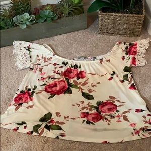 3/$30 🌟 Charlotte Russe Floral Top